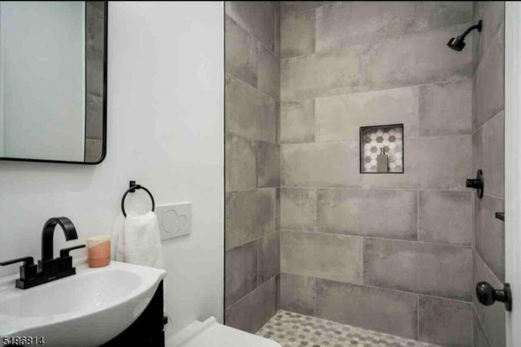 Appartamento Secret Escape 20 Min From Nyc N 1 Jersey City Esterno foto